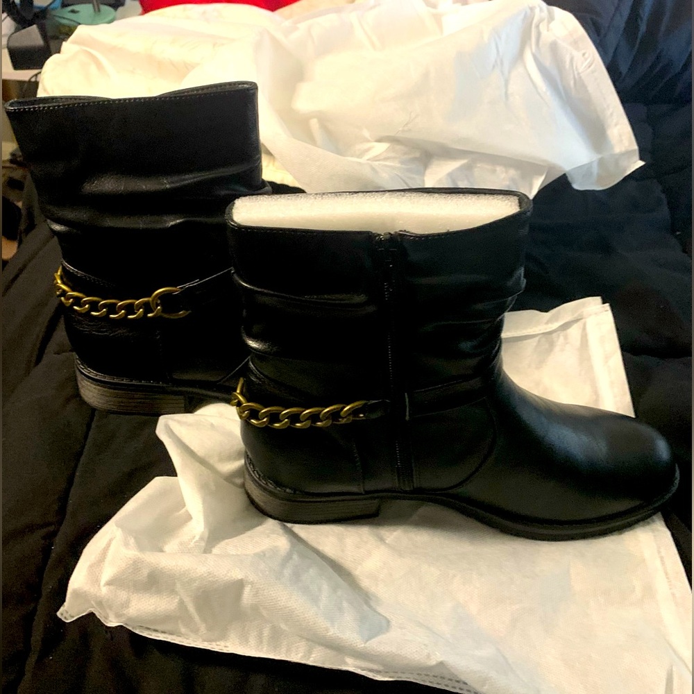 Brand new women’s ankle boots.